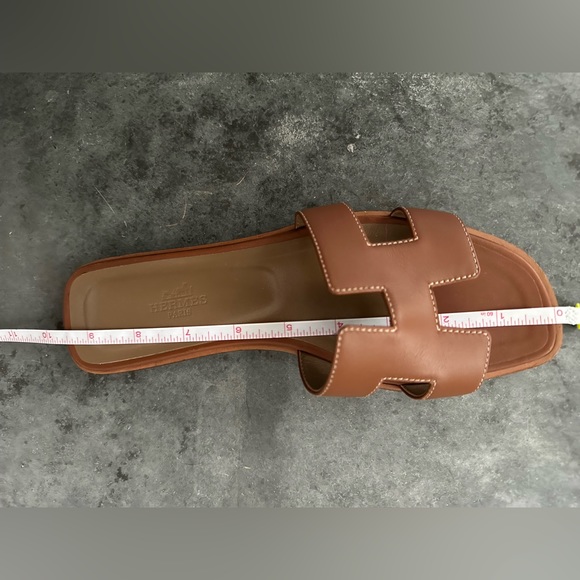 ✨ Hermes Oran Flat Sandal - Caramel/Gold ✨ - Picture 11 of 11